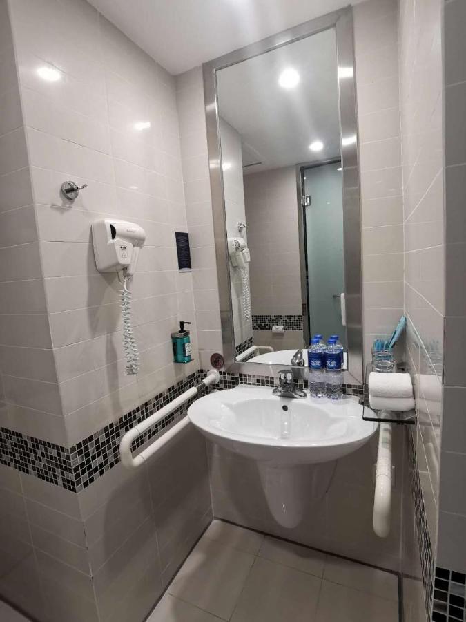 Holiday Inn Express Shenzhen Luohu Room photo