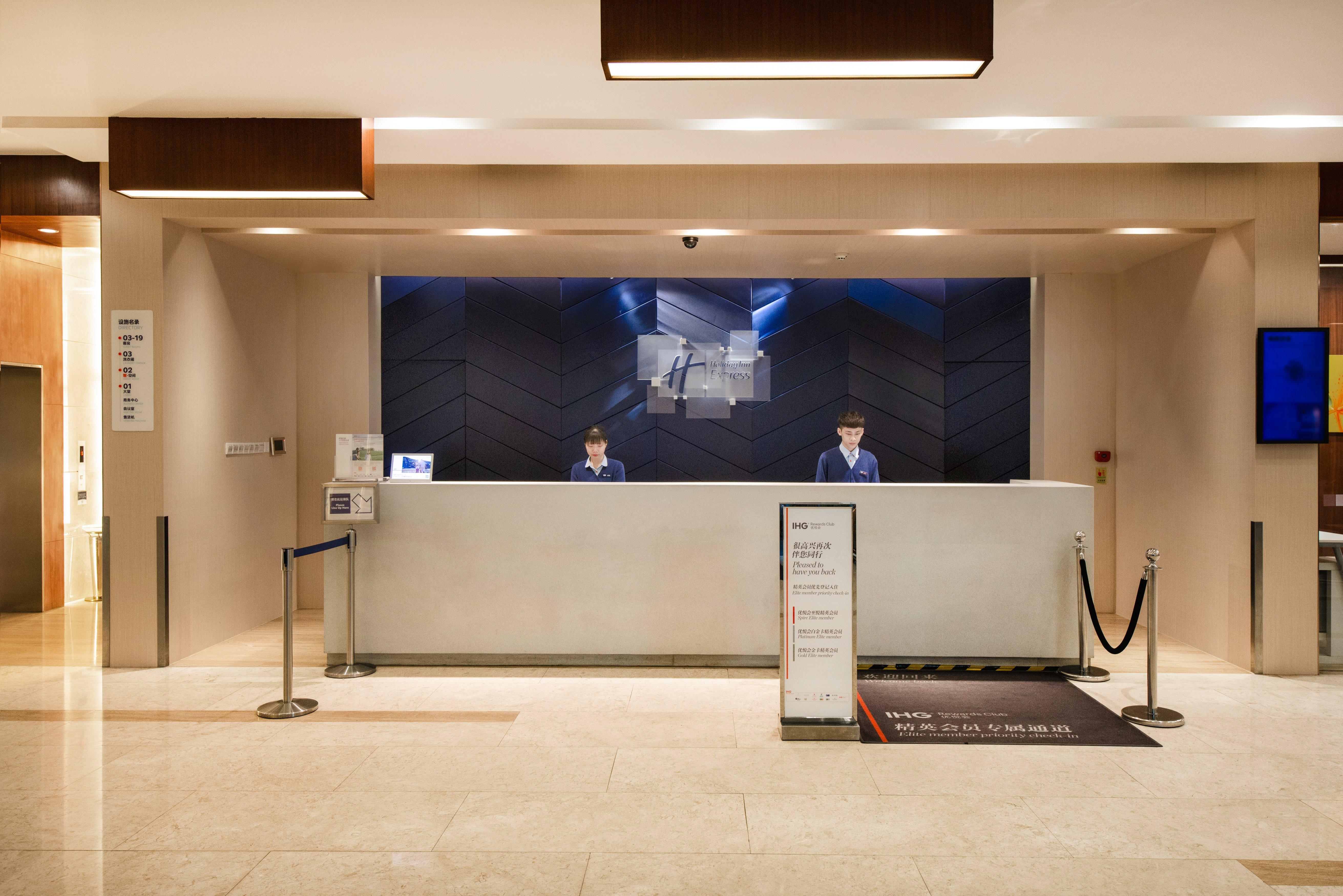 Holiday Inn Express Shenzhen Luohu Exterior photo